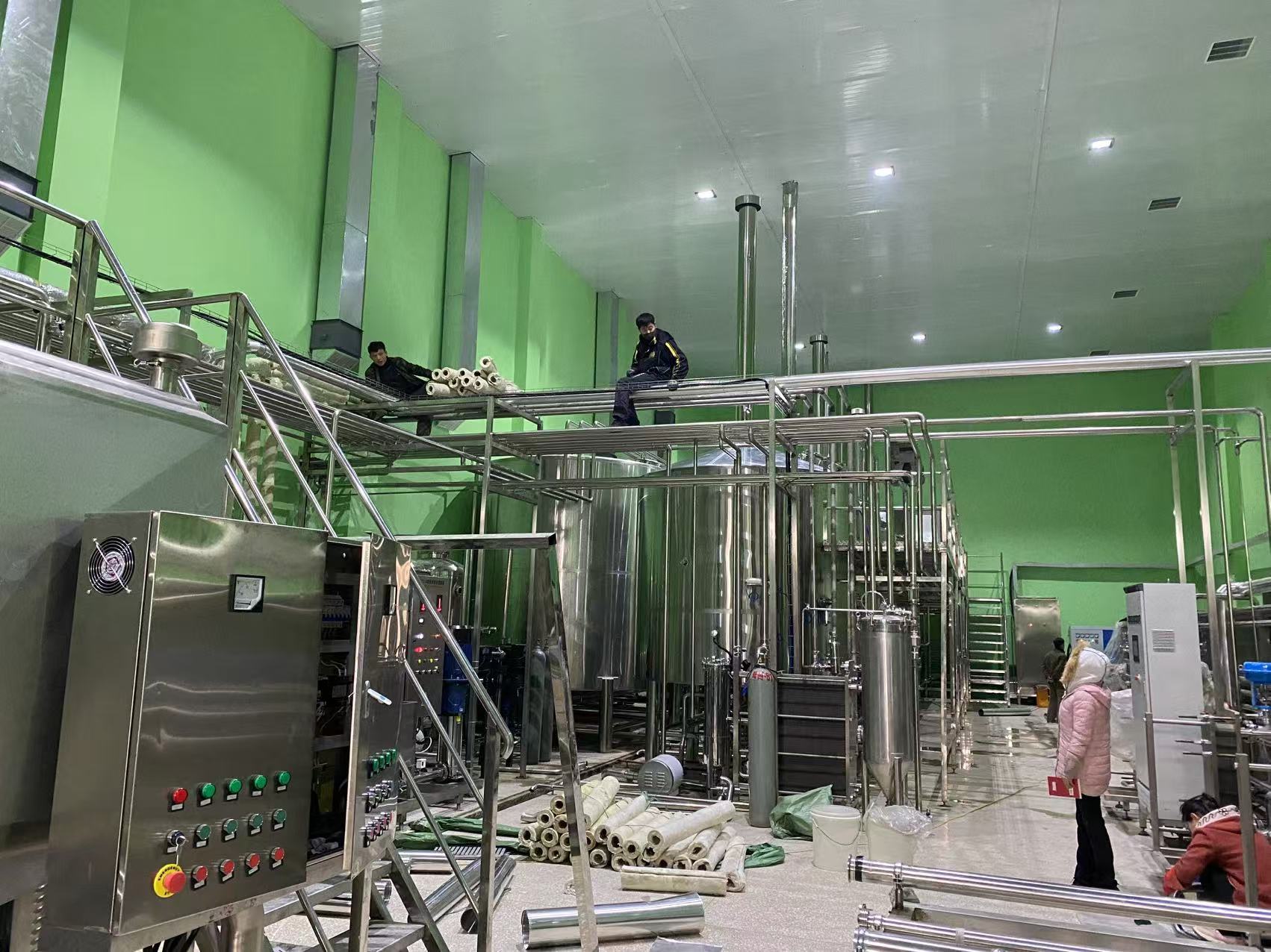 新青精酿啤酒设备厂—精酿啤酒设备制造：传承工艺与创新科技的交融